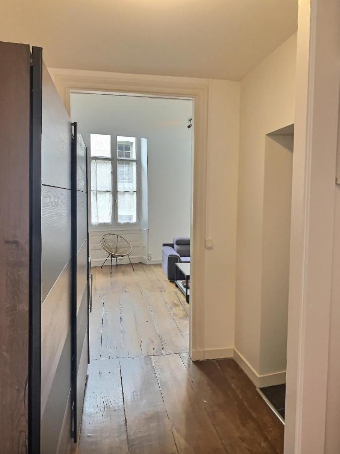 Wonderhost, Superbes Volumes Et Charme De L'Ancien Apartment Pau Luaran gambar