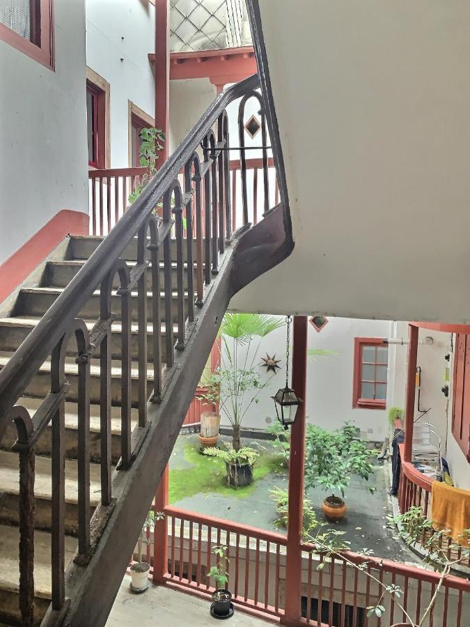 Wonderhost, Superbes Volumes Et Charme De L'Ancien Apartment Pau Luaran gambar